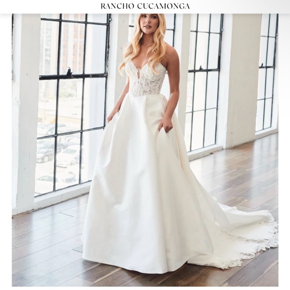 Beautiful Wedding Ball Gown Looking for a Princess - Picture 3 of 14